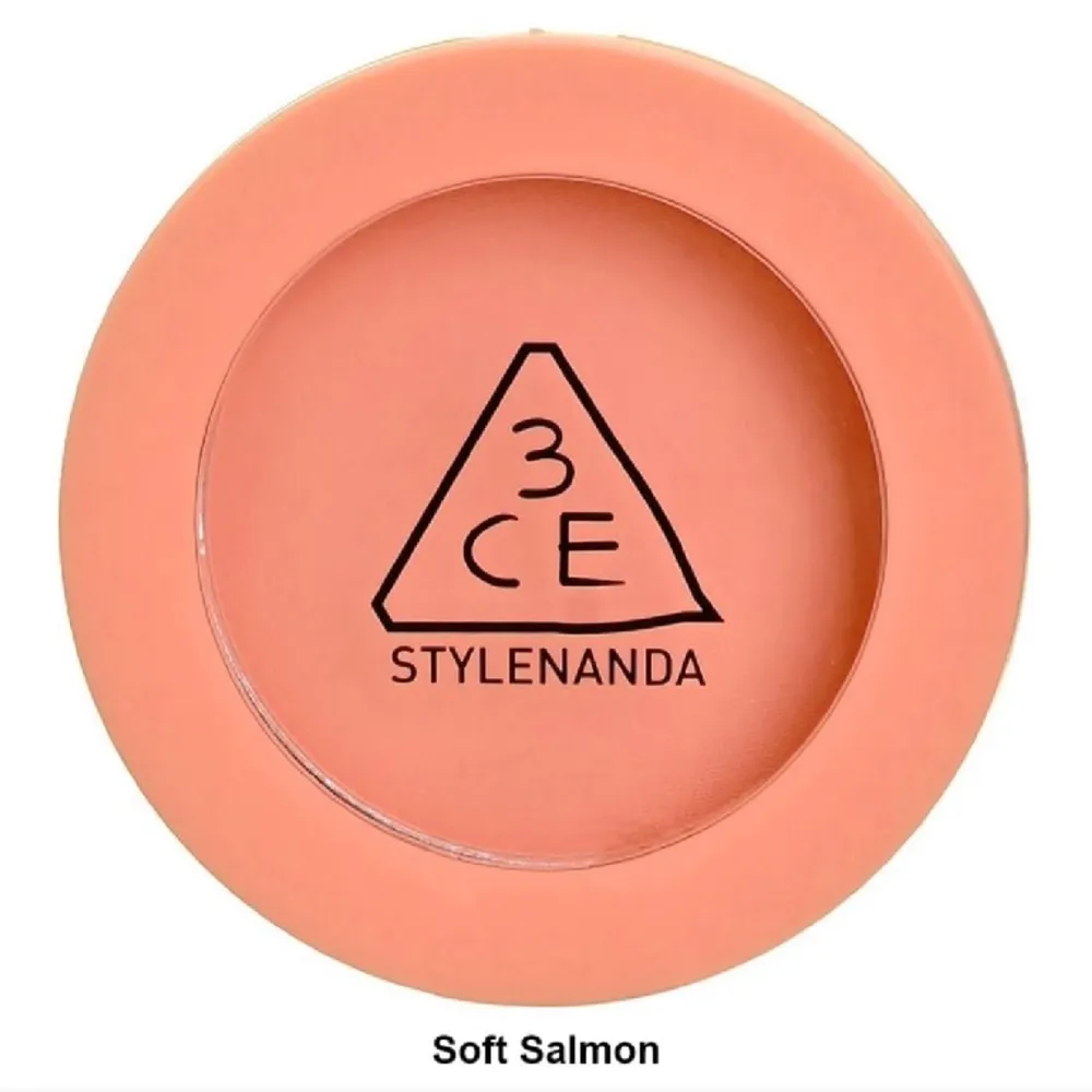 Färg: Soft Salmon. Från YesStyle. Har endast tagit ett drag så i princip helt oanvänd och nu. Originalpris: 164kr. . Övrigt.