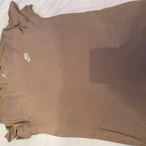 Nike T-shirt  - Säljer min Nike T-shirt för fel storlek. Inget fel på den, aldrig använd. Skriv vid intresse.