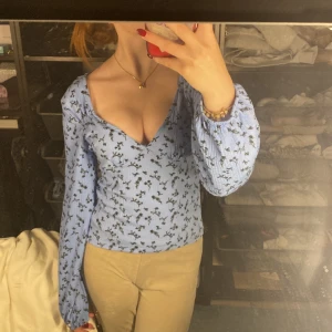 Topp - Jättesöt topp från Gina, passar perfekt till sommaren💞