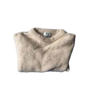 Acne studios stickad tröja  - Superfin tröja från acne, en liten fläck på ena armen se sista bilden  