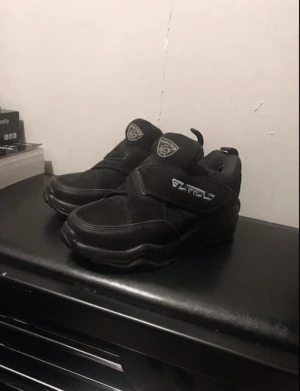 Rare Vintage Buffalos  - Säljer mina vintage buffalos, väldigt rare och svåra att hitta. Jag har bevis på att dem är äkta som jag kan skicka om önskat.