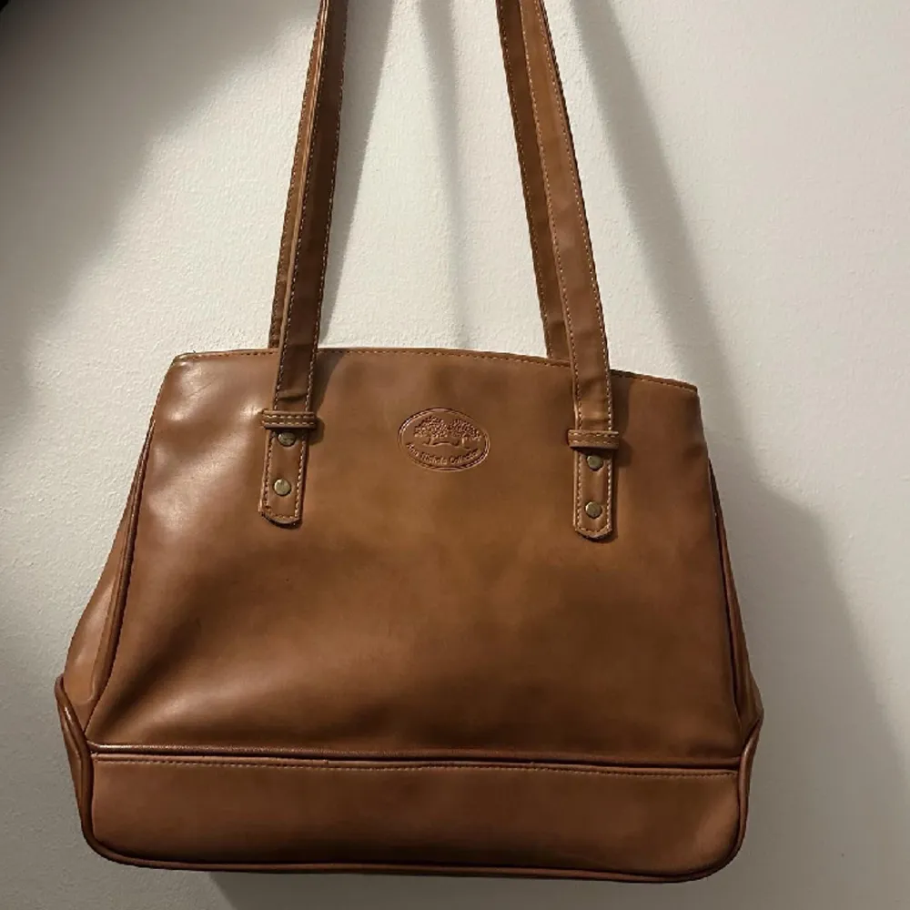 Vintage brun väska, Secondhand🤎300kr. Väskor.