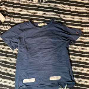 Off-White x Champion T shirt - Nyskick, strl M, från 2013 