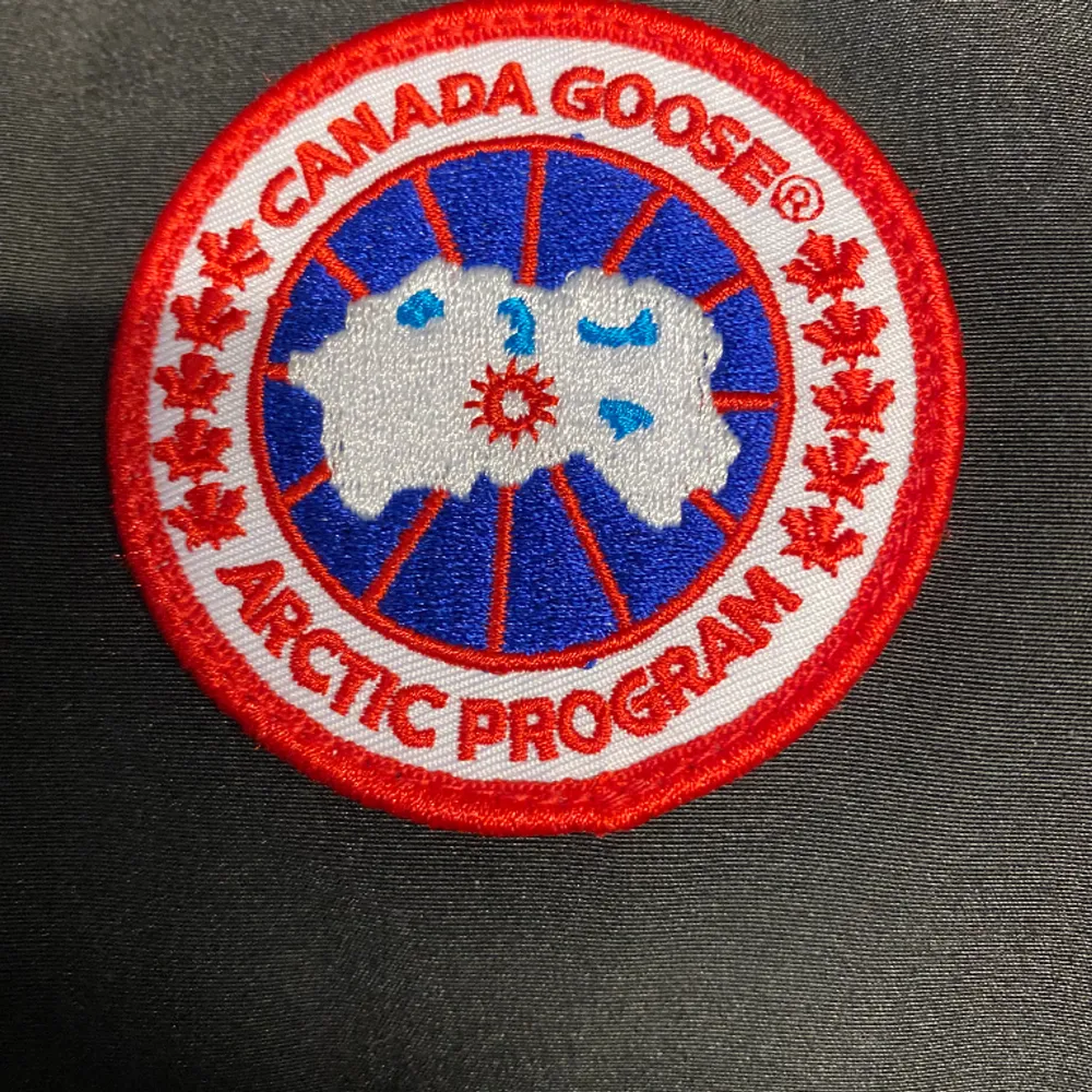 Säljer Canada goose väst 1:1 rep. Jackor.