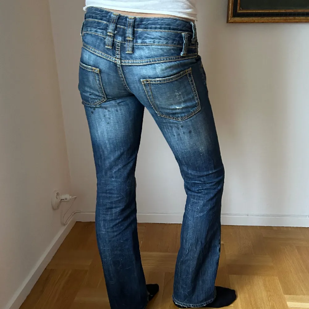 Skit coola jeans med dubbel midja band!!! Skriv om intresserad💘💘. Jeans & Byxor.