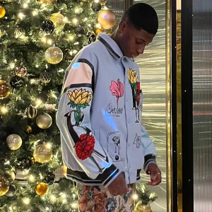 Bomberjacket  - Säljer min oversized bomberjacket som jag har använt fåtal gånger, passar bäst till liknande outfit jag har eller ett par blåa jeans 😃