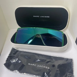 Marc Jacobs solglasögon - Skick: 5/5 (Helt oanvända med fodral, putsduk)  Nypris: 2799kr