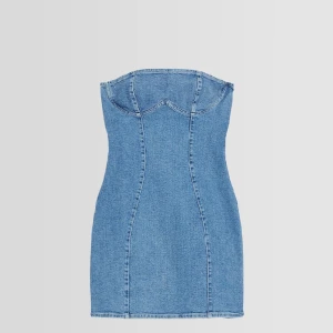 Jeansklänning - Helt ny Jeansklänning från bershka!! Aldrig använd, lappen finns kvar😍