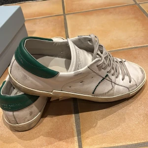 Philippe model skor - Tjena! Säljer nu mina feta Philippe model skor. Säljer dessa för 2000 Ny pris cirka 3000