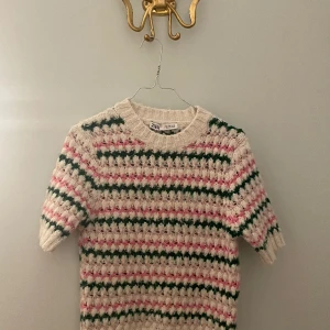 Stickad tröja! - Superfin tröja från zara, säljer då den inte kommer till användning!