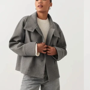 Grå kappa - Fin grå kappa från Gina tricot