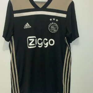 Fotbollströja ajax  - Bra skick givetvis äkta
