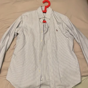 Ralph Lauren skjorta 👔  - Säljer min Ralph Lauren skjorta då den är för liten för mig.   Storlek: S  