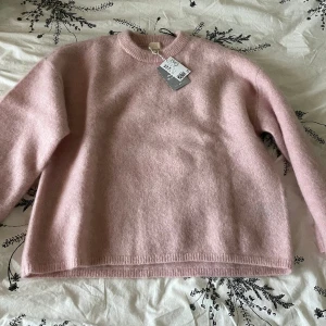 Mohair/ wool blend rosa tröja - Inte ens provad, prislapp kvar! Mer rosa i verkligheten än på bild!
