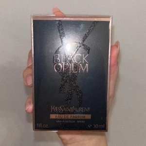 BLACK OPIUM REA - OÖPPNAD!!  Ysl black opium EDP. Doft: vanilj, kaffe, vita blomster. nypris: 1000