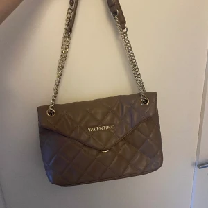 Valentino by mario väska  - Jättefin väska från Valentino by mario. Väldigt bra skick 