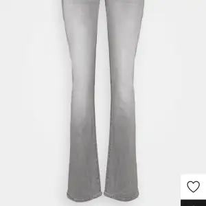 säljer mina gråa ltb jeans då dom är förstora. storleken är 26/30 men är uppsprättade💞 är 171 och passar bra i längden! skriv för mer bilder 