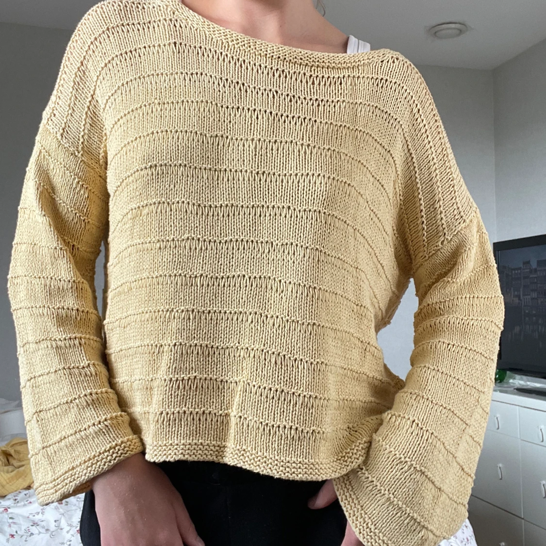 Gul stickad tröja - 91