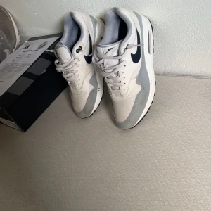 Nike - Använda i nån månad kmr ej till användning numera, kma diskutera pris vid snabb affär kostar 1800 i affär