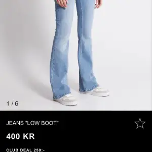 Jeans från lager 157 i strl xs/short. Jeansen är lite ljusare i verkligheten än på bilden. Går bra att köpa direkt. Endast använda 1-2 gånger. 