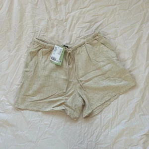 Linneshorts - Oanvända linnesshorts från Hm Inköpta för 179kr 