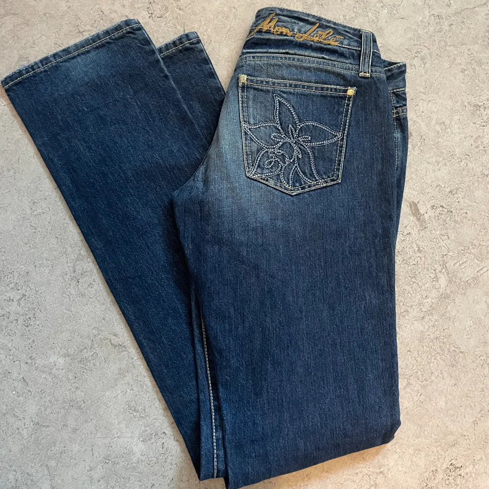 Jättefina jeans från en vintage butik i Barcelona! Säljer pga att de inte passar längre :(. Jeans & Byxor.