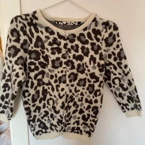 Leopard kofta - Jättesöt leopardkofta med trekvartarm🤍