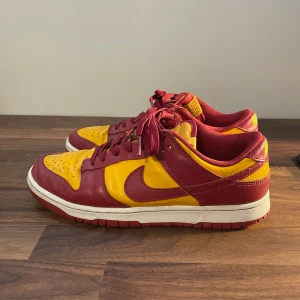 Dunk low  - Säljer mina dunk low midas gold. Jag använder inte den längre. Hör av er om ni har några frågor. 