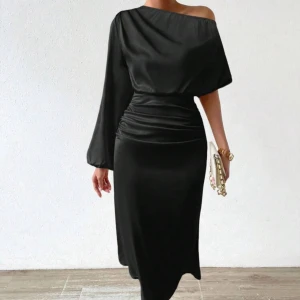 En väldigt snygg klänning - Från shein, använd 1 gång men annars superfin och skön!