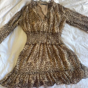Leopard klänning Zara - Zara klänning som ej säljs längre 