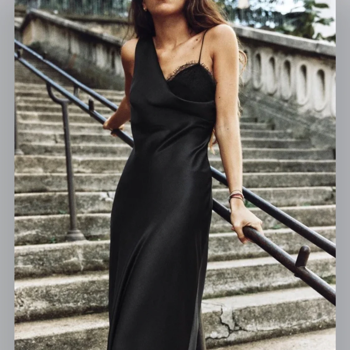 Svart långklänning