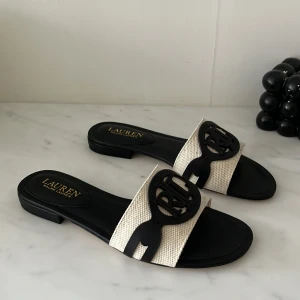 Ralph Lauren  - Helt nya slip-ins, helt oanvända, ord pris 1600 säljs för 800 (sko box finns)