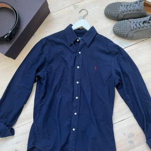 Ralph lauren skjorta - Ralph lauren skjorta i 10/10 skick aldrig använd i Storlek Medium