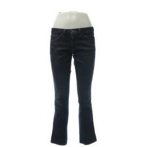 Coolaste jeansen  - Super snygga lågmidjade bootcut jeans😍jag har använt i en gång och har klippt 3 hål i de(skriv privat för  bilder)❤️