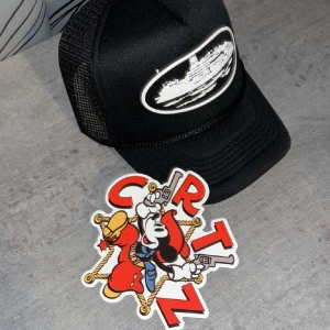 Corteiz alcatraz premium trucker hat - Äkta köpt direkt från corteiz .Season 2023. Oanvänd, skriv för fler bilder på kepsen,kvitto och allt finns. Pris på stockx ligger på 1500kr