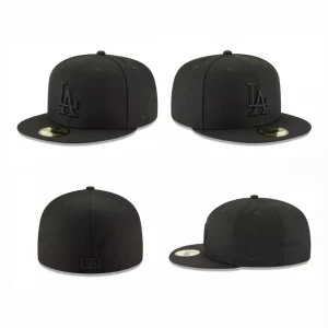 LA Dodgers 59Fifty Fitted Cap - Här säljs en svart LA Dodgers 59Fifty keps av New Era. Kepsen är oanvänd och i ett helt nytt skick. Storlek: 7 1/8, 56.8 cm. Nypris:479kr
