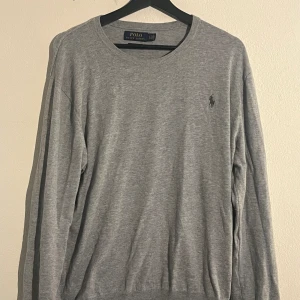 Ralph Lauren pullover - merinoull - Snygg Ralph lauren pullover i merinoull. Var lite för liten för mig som är 192. Passar M/L. Bra condition, inga brister. Tveka inte att kontakta vid eventuella funderingar. 