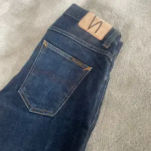 Sprillans nya Nudie jeans i storlek 28 mörk blå pris kan diskuteras byten tas emot. Bara och skriva om köp samt intresse