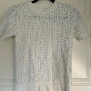 stickad t-shirt  - stickad t-shirt från sfera i s