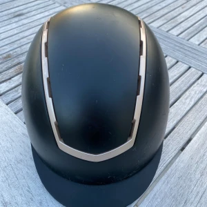 Ridhjälm - Storlek 55