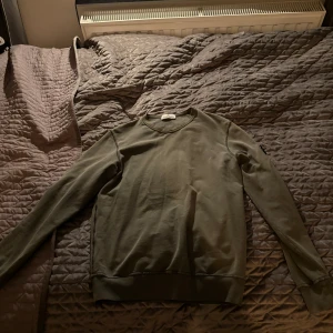 Stone island tröja - Säljer tröjan eftersom den är för liten
