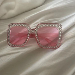 Solglasögon  - Super coola solglasögon!!! 🙏🏻