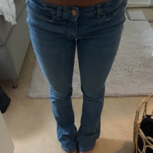 Denim jeans  - Säljer nu dessa jenas som inte kommer till användning,köpte dom nya från Kappahl för 500 kr, använt 1 gång typ🤗