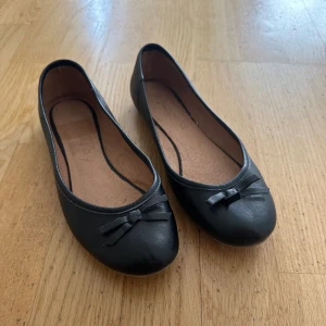 Ballerina - Jättesöta ballerina. Storlek 37. Varsamt använda.