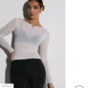 Säljer denna vita tröjan från nelly som är lik intimissi, aldrig använd då den var lite mindre än vad jag tänkte mig. Den är från nelly! Tryck inte på köp nu innan vi kontaktats 