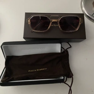 Corlin solglasögon  - Säljer mina Corlin glasögon Färgen beige Använda 2 ggr  Inga repor eller skador 