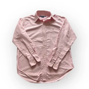 Ralph lauren skjorta - Säljer denna Ralph lauren skjorta då den inte passar mig längre, väldigt bra skick och knappt använd