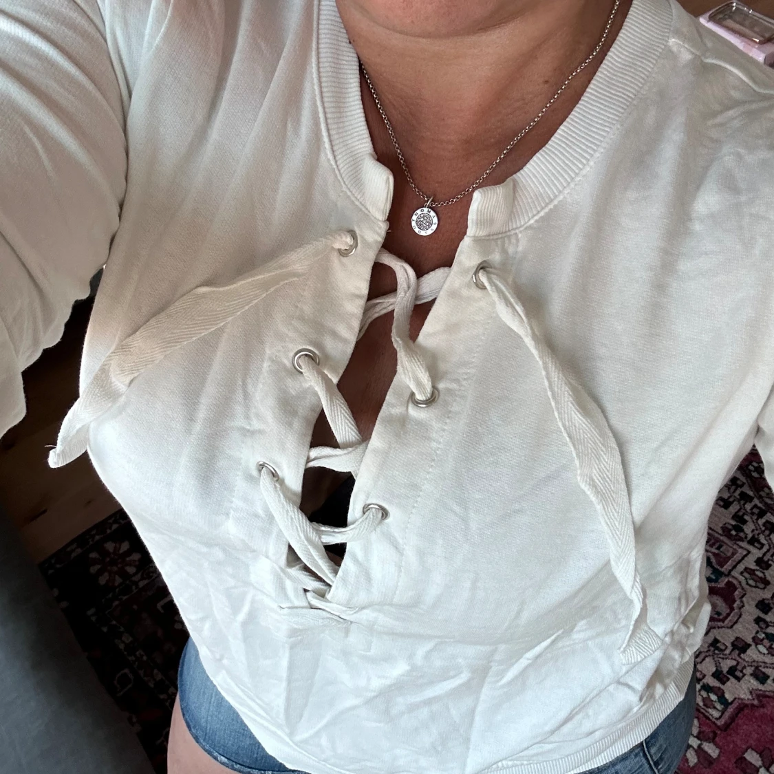 Tröja med snörning 