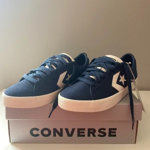 Converse Cons - Säljer min nya converse som jag beställde men var för små, så dem är helt oanvända. Skriv gärna om du har en fråga eller ett annat prisförslag!