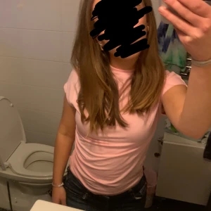 Rosa topp - Använd ungefär 2 gånger. Köpt från lager 157. 